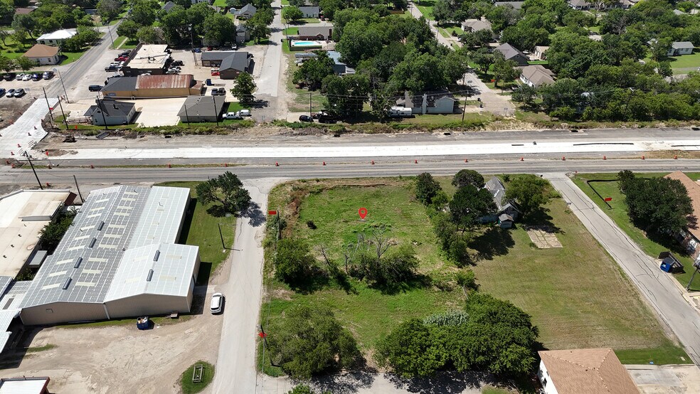 901 N 6th St, Sanger, TX à vendre - Photo du bâtiment - Image 2 de 5