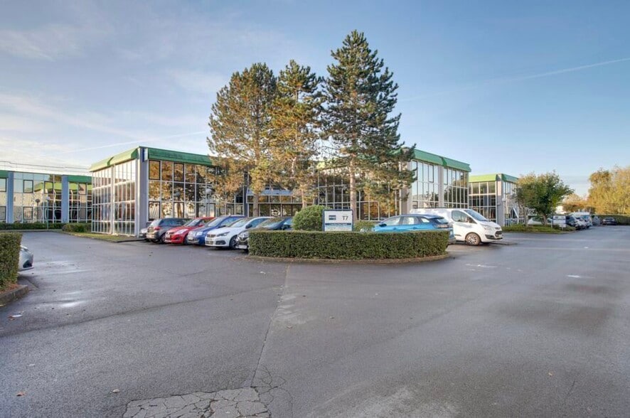 Office in Saint-Thibault-des-Vignes for lease - Building Photo - Image 1 of 7