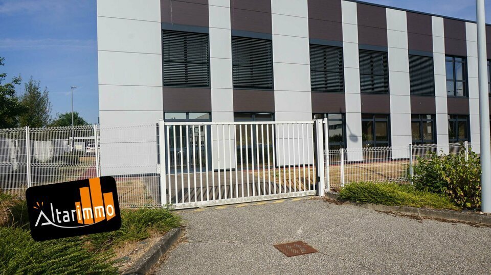 Office in Chartres for lease - Building Photo - Image 2 of 5