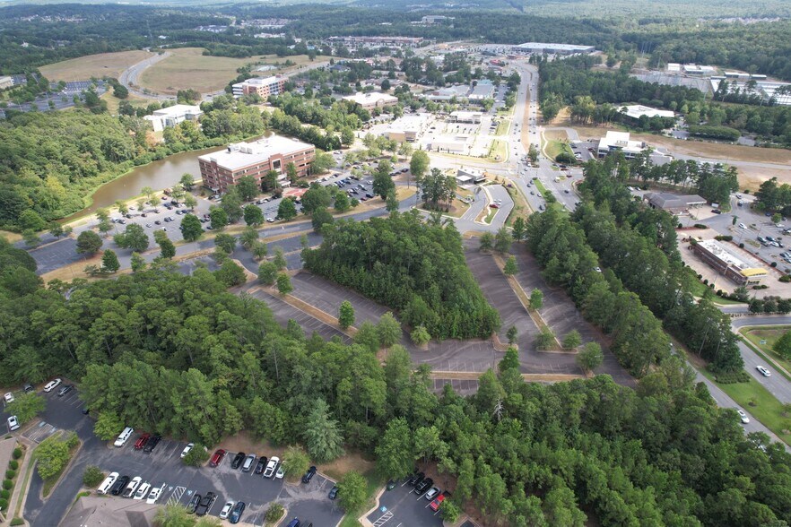 17600 Chenal Parkway, Little Rock, AR à vendre - Photo du bâtiment - Image 2 de 7