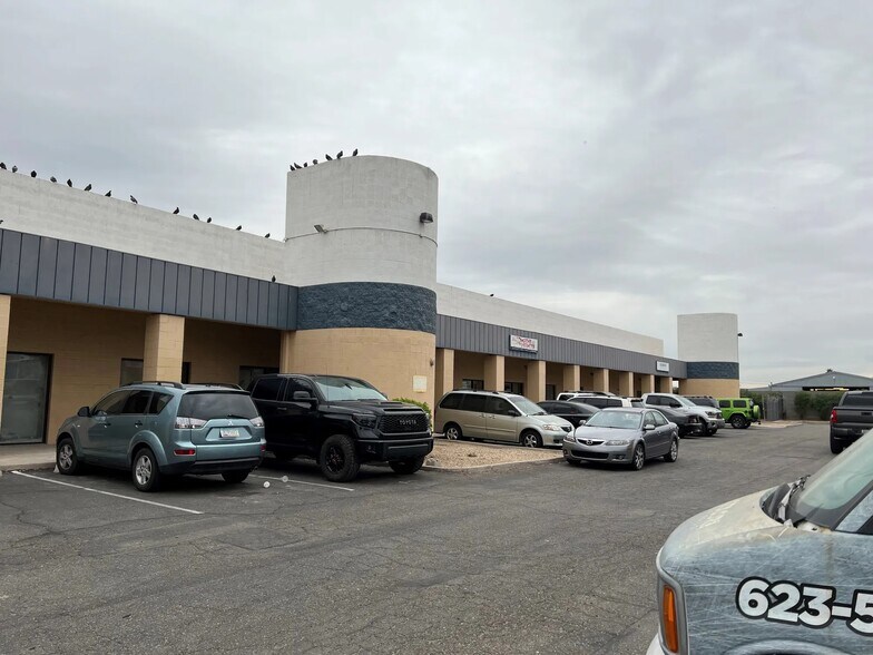2030 W Deer Valley Rd, Phoenix, AZ à louer - Photo du bâtiment - Image 2 de 13