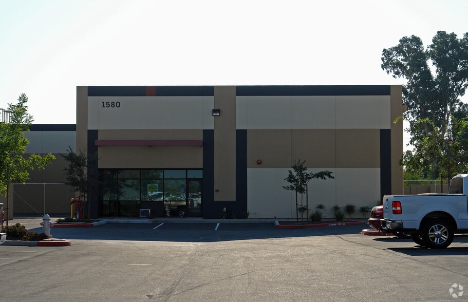 1580 Santa Ana Ave, Sacramento, CA à vendre - Photo du bâtiment - Image 3 de 5