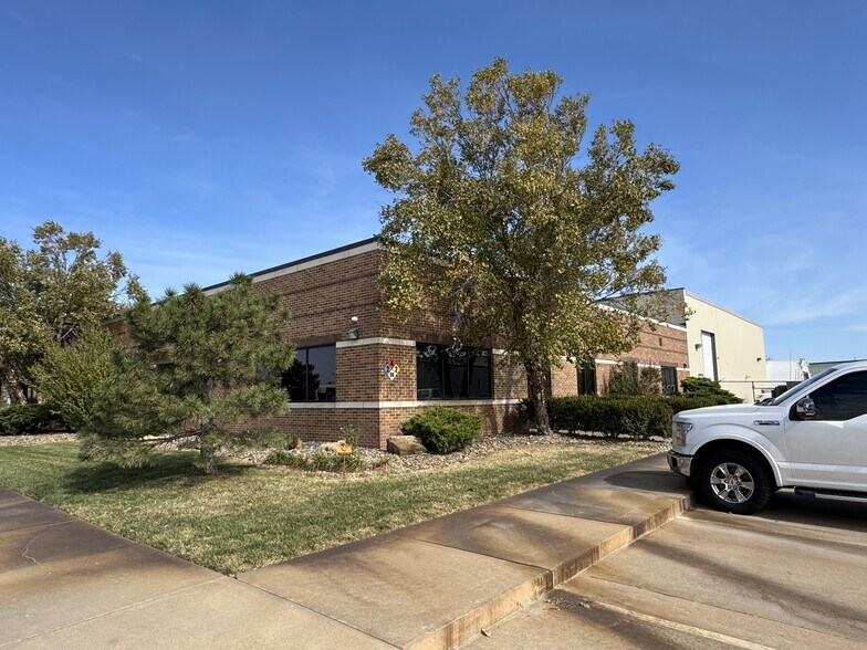 2112 S Custer St, Wichita, KS à vendre - Photo du bâtiment - Image 2 de 8