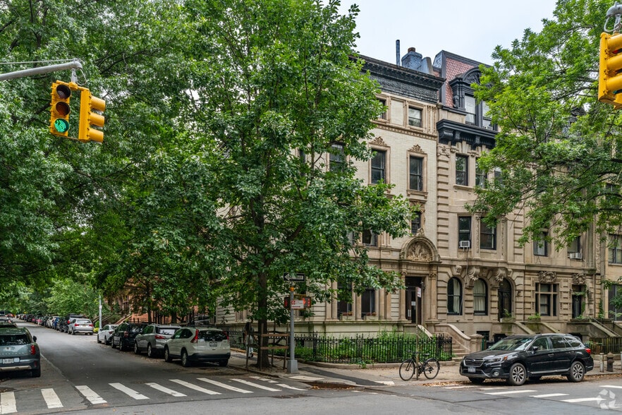 121 8th Ave, Brooklyn, NY for lease - Building Photo - Image 2 of 4