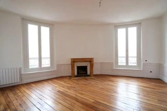 Place André Malraux, Saint-Germain-en-Laye for lease Interior Photo- Image 2 of 2