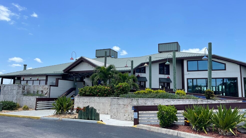 2024 W 1st St, Fort Myers, FL for lease - Building Photo - Image 1 of 6