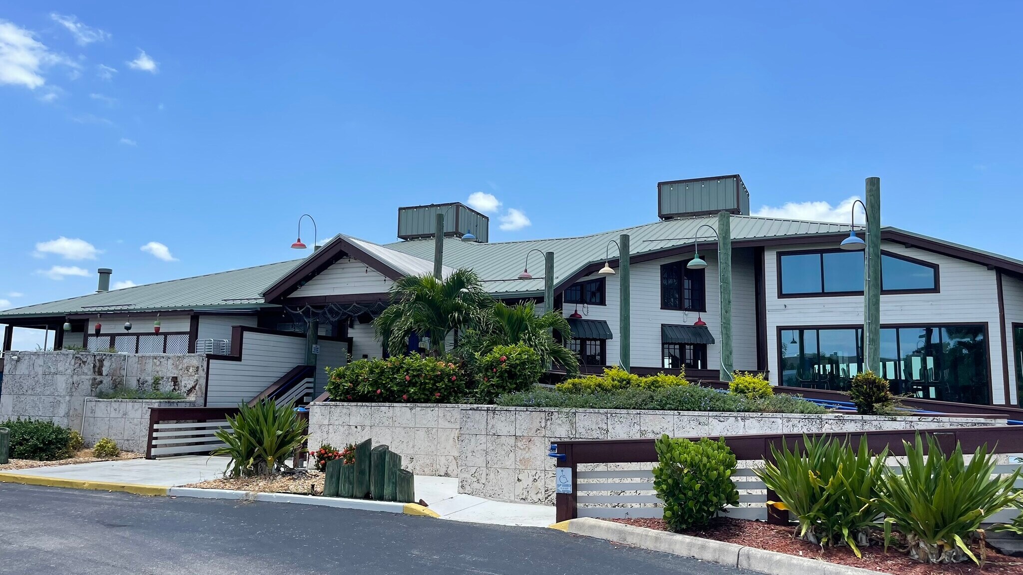 2024 W 1st St, Fort Myers, FL for lease Building Photo- Image 1 of 7