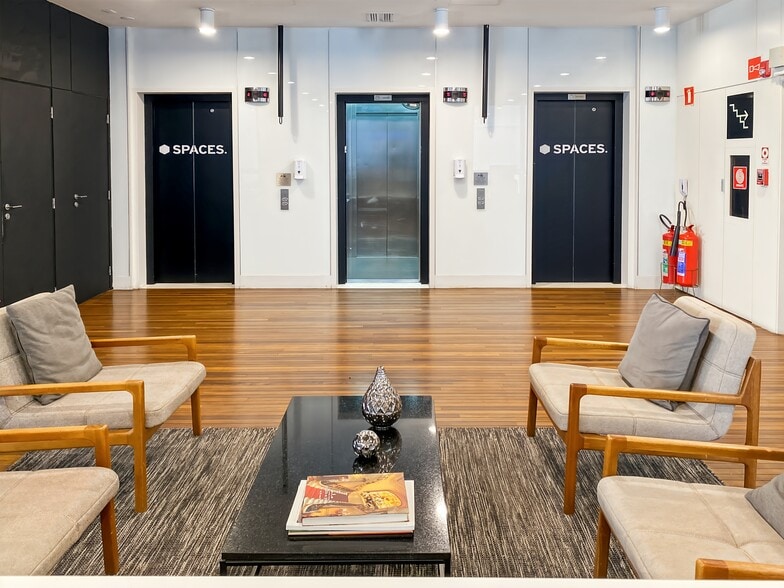 4920 Roswell Rd NE, Atlanta, GA for lease - Building Photo - Image 2 of 8