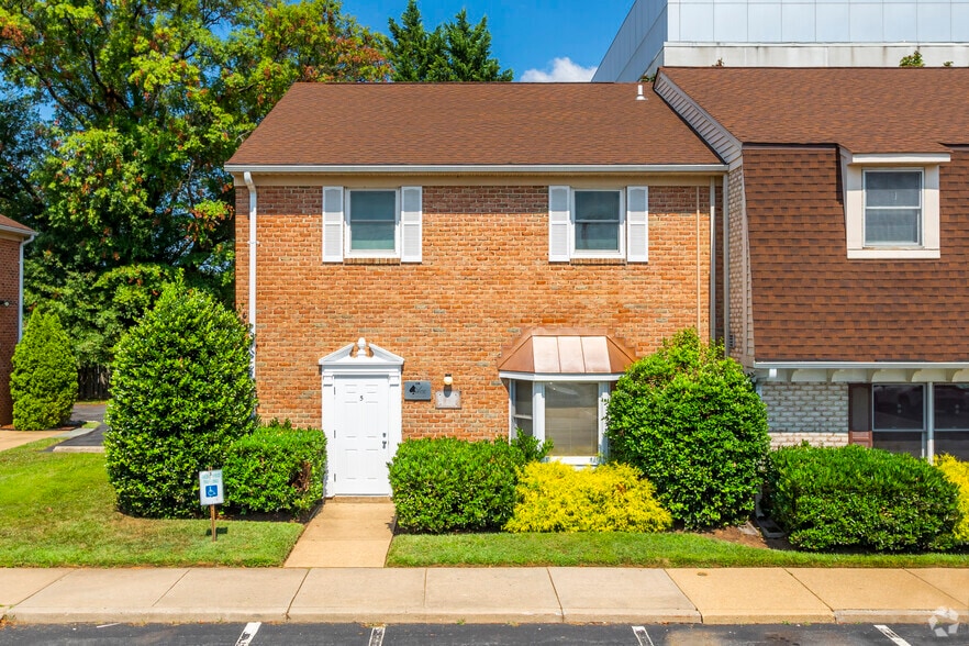 751 Rockville Pike, Rockville, MD à vendre - Photo du bâtiment - Image 2 de 3