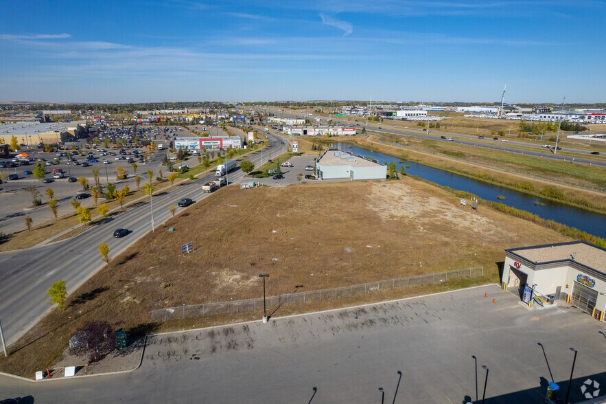 2967 Main St SW, Airdrie, AB à vendre - Photo du bâtiment - Image 1 de 1