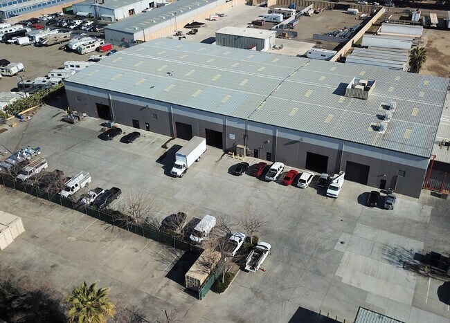 Plus de détails pour 503-523 W Larch Rd, Tracy, CA - Industriel à louer