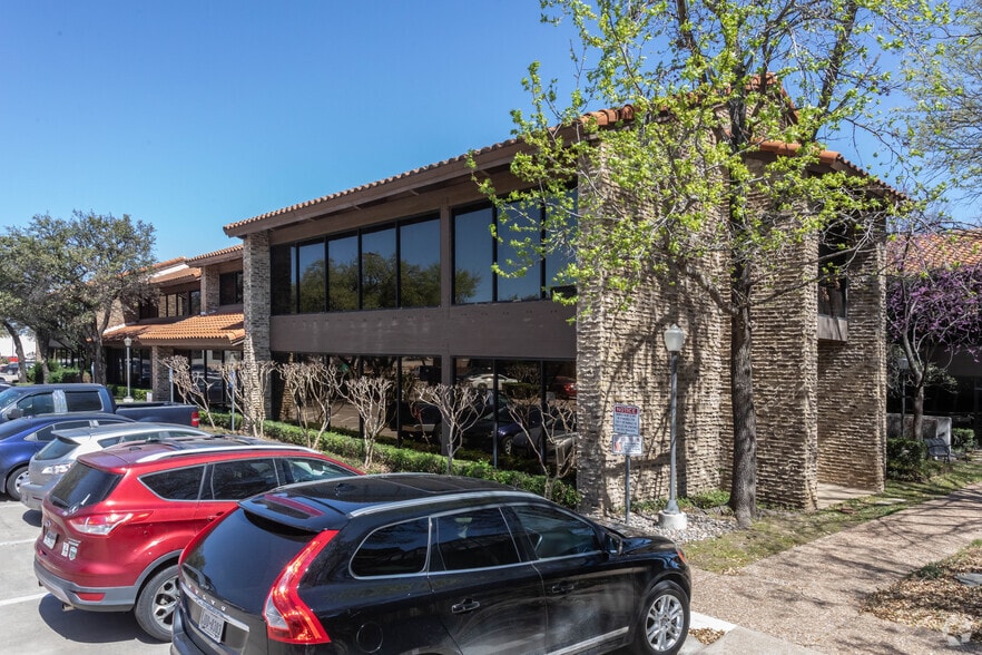 14860 Montfort Dr, Addison, TX à louer - Photo du bâtiment - Image 2 de 4