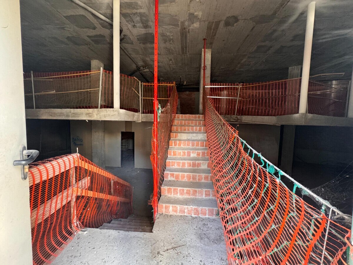 Esplugues de Llobregat, BAR 08950 - Unit 01 - - Interior Photo - Image 1 of 7