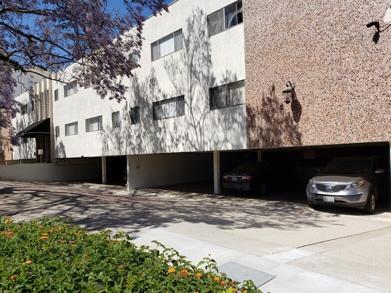 1830 Greenfield Ave, Los Angeles, CA à vendre - Photo du bâtiment - Image 2 de 28