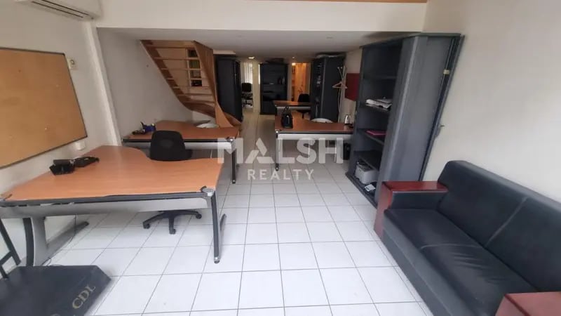 Multifamily in Lyon for sale - Interior Photo - Image 1 of 11
