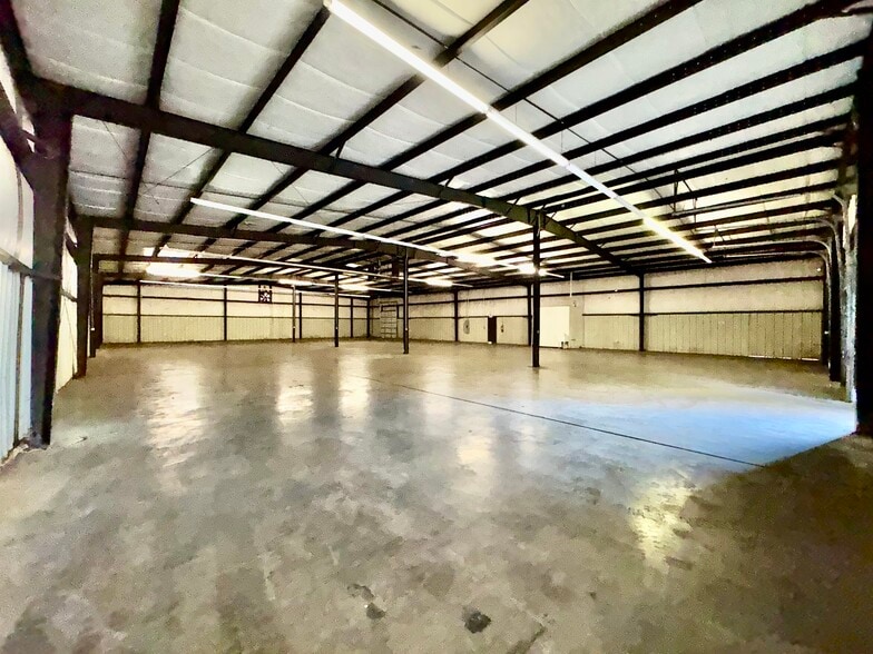 117-D Liberty Dr, Thomasville, NC for lease - Building Photo - Image 3 of 10