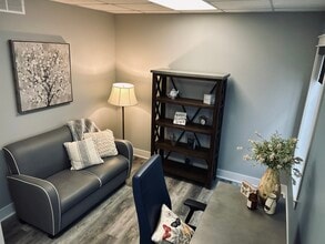 7115 Kentwell Ln, Lincoln, NE for lease Interior Photo- Image 1 of 3