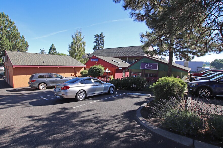 1900 NE Division St, Bend, OR à louer - Photo du bâtiment - Image 3 de 7