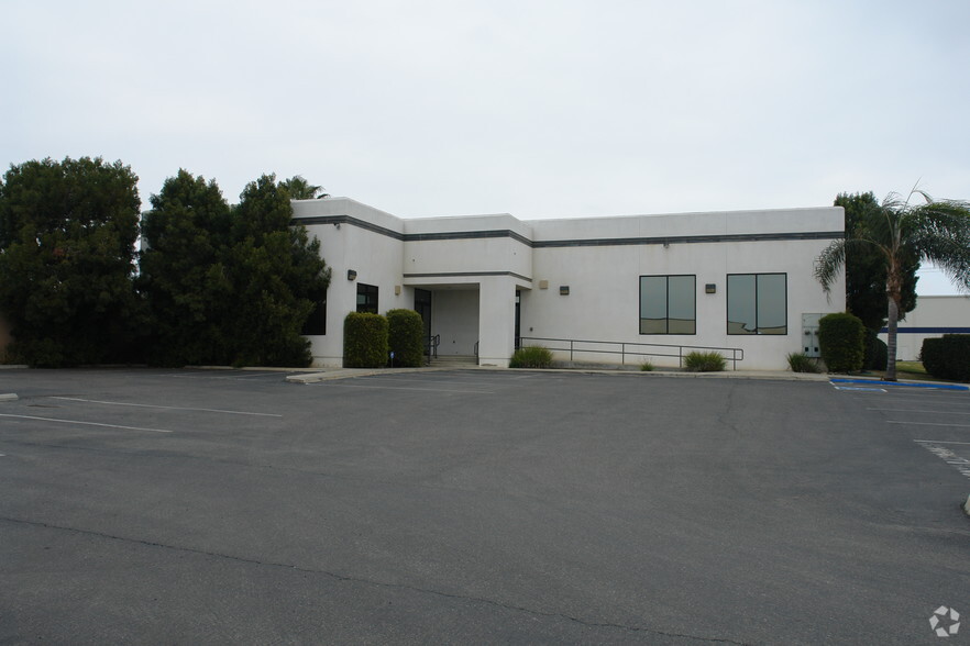 635 N Plaza Dr, Visalia, CA for lease - Building Photo - Image 3 of 5