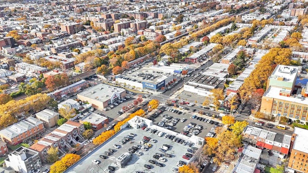 2461 E 17th St, Brooklyn, NY for lease - Building Photo - Image 2 of 3