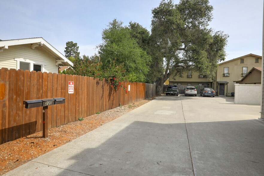 235 N 8th St, Santa Paula, CA à vendre - Photo du bâtiment - Image 3 de 3