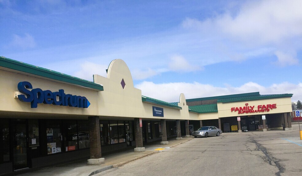 604 S Mitchell St, Cadillac, MI à louer - Photo du bâtiment - Image 3 de 5