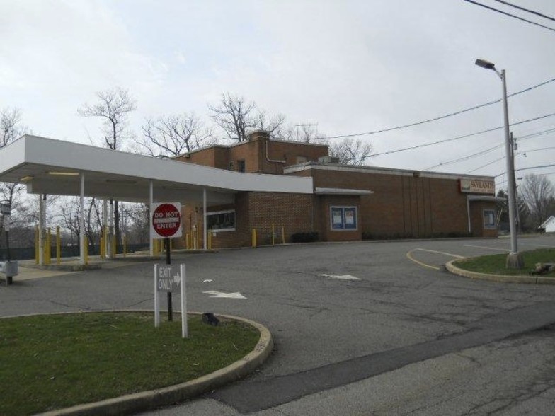 118 Lakeside Blvd, Landing, NJ for sale - Building Photo - Image 2 of 3