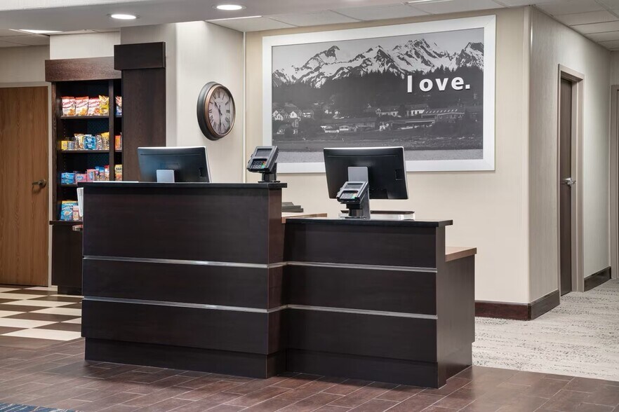 5500 Stone Creek Cir, Loveland, CO à vendre - Photo du bâtiment - Image 2 de 11