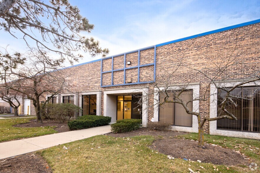 3740-3742 Hawthorne Ct, Waukegan, IL à louer - Photo du bâtiment - Image 1 de 9