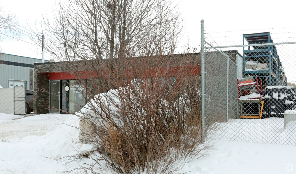 14707 119th Ave NW, Edmonton, AB à vendre - Photo du bâtiment - Image 2 de 2