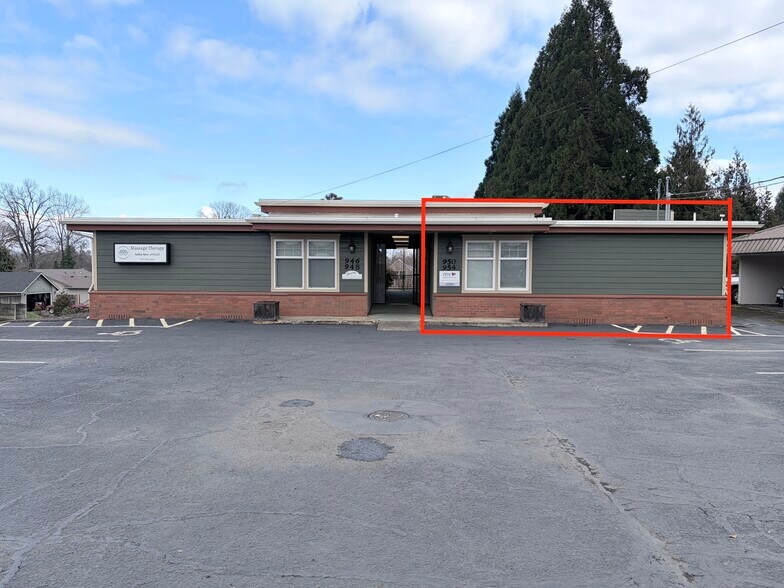 950-960 Uglow Ave SE, Dallas, OR à vendre - Photo du bâtiment - Image 2 de 43