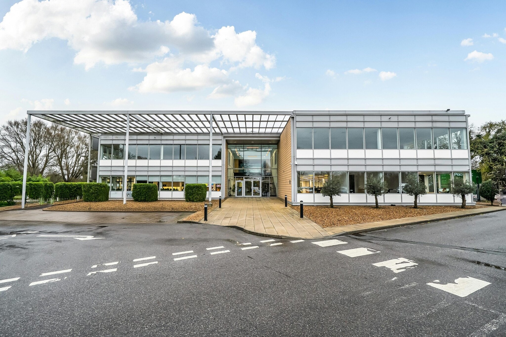 Oxford Rd, Uxbridge à louer Photo du bâtiment- Image 1 de 10