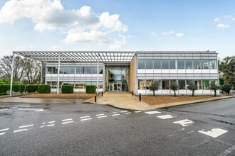 Oxford Rd, Uxbridge à louer Photo du bâtiment- Image 1 de 10