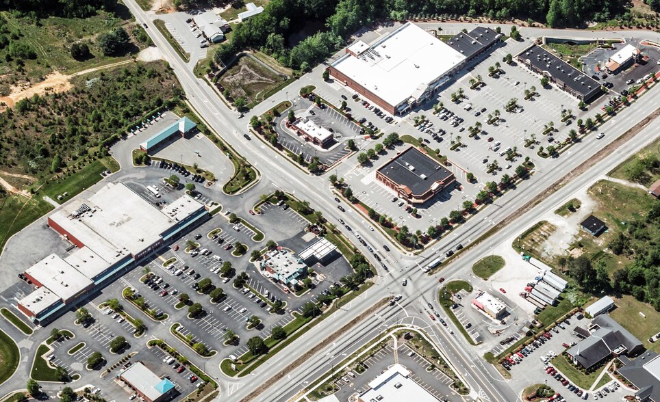 8105 Fayetteville Rd, Fuquay Varina, NC à louer - Photo du bâtiment - Image 2 de 4