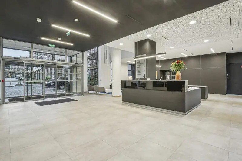 2 Rue Jacques Daguerre, Rueil-Malmaison à louer - Photo du bâtiment - Image 3 de 30