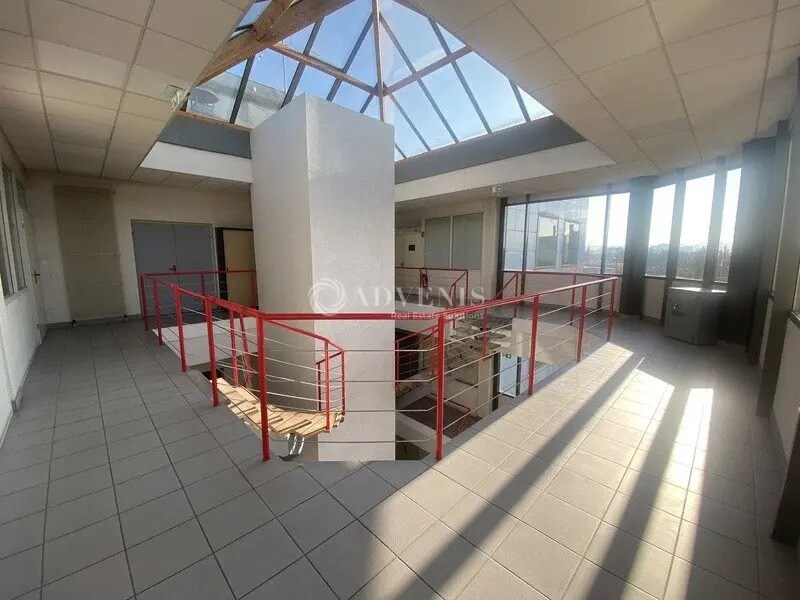 Bureau dans Poissy à louer Photo intérieure- Image 1 de 13