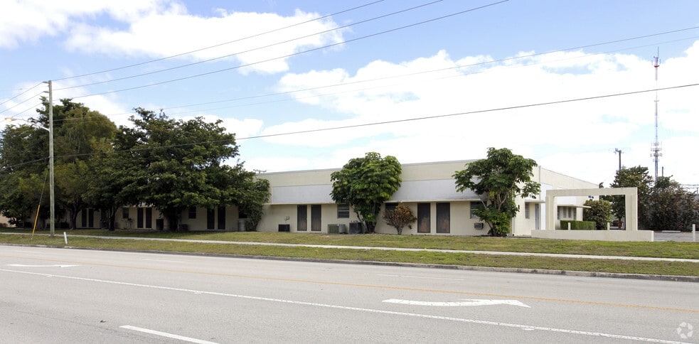 2400 NW Boca Raton Blvd, Boca Raton, FL for lease - Building Photo - Image 3 of 3