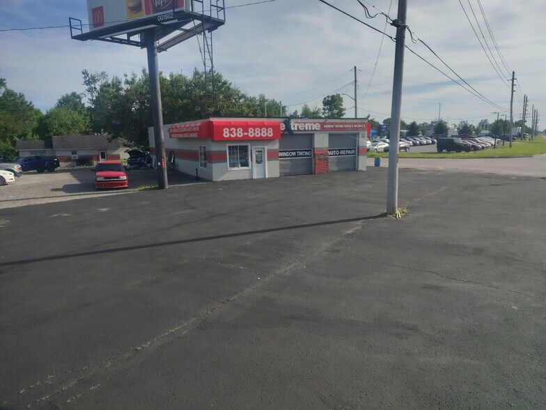 2907 E Main St, Plainfield, IN à vendre - Photo du bâtiment - Image 2 de 5