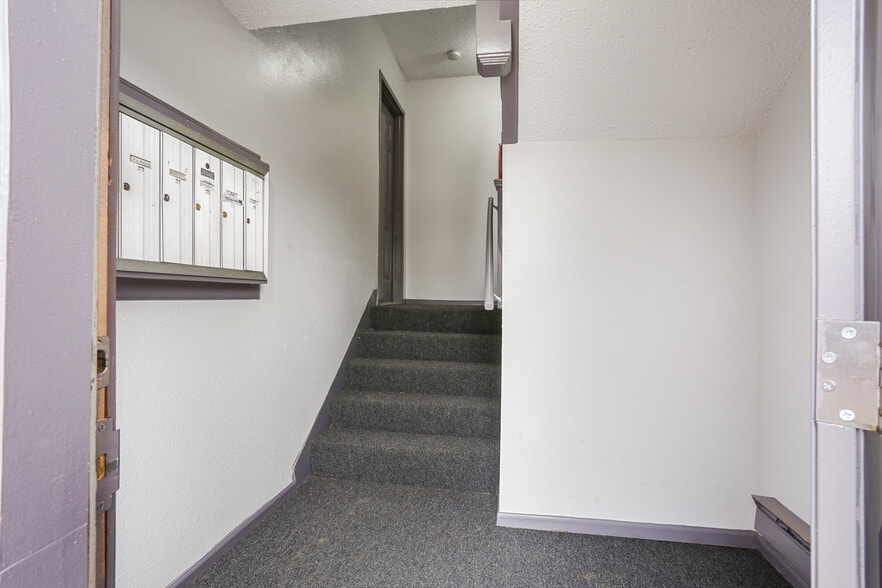 2408-2410 E 29th St, Kansas City, MO for sale - Building Photo - Image 2 of 12