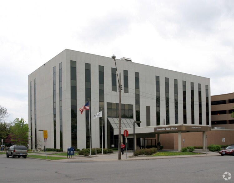 701 S 25th Ave, Minneapolis, MN à louer - Photo du bâtiment - Image 2 de 6