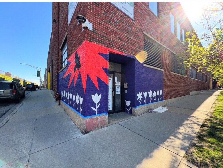 1801 W Berteau Ave, Chicago, IL à louer - Photo du bâtiment - Image 2 de 13