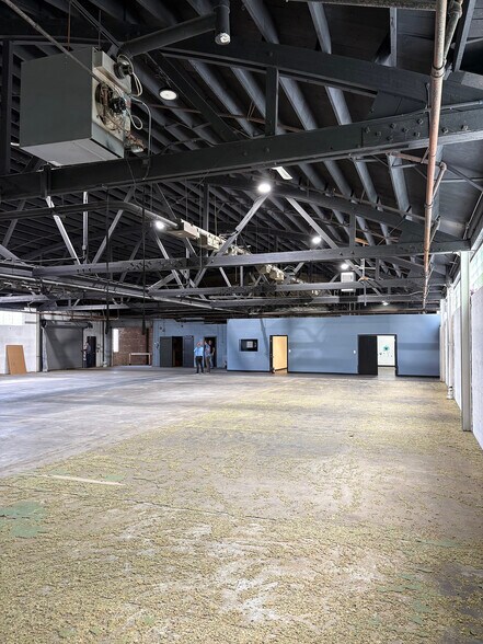 6610 W Dakin St, Chicago, IL à louer - Photo du bâtiment - Image 3 de 8