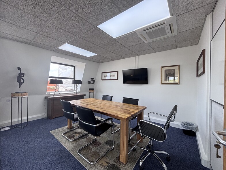 113 Winchester Rd, Eastleigh for lease - Building Photo - Image 2 of 5