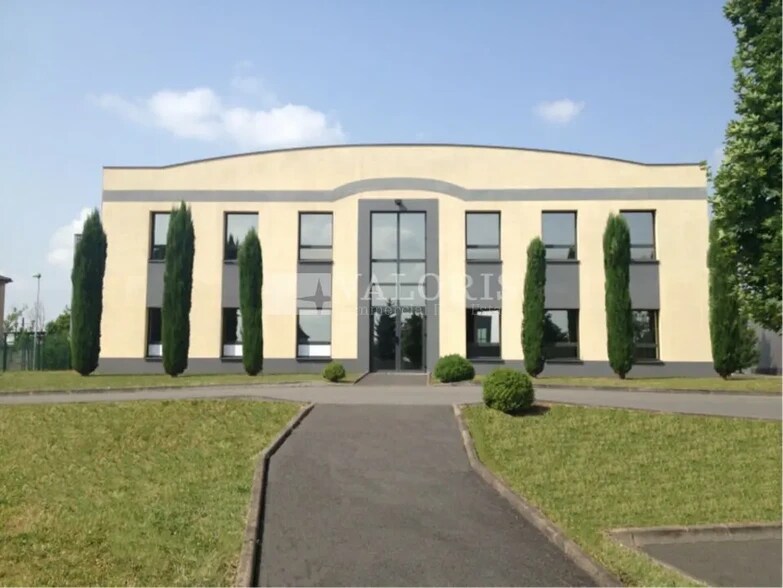 Flex dans Arnas à louer - Photo du bâtiment - Image 1 de 1