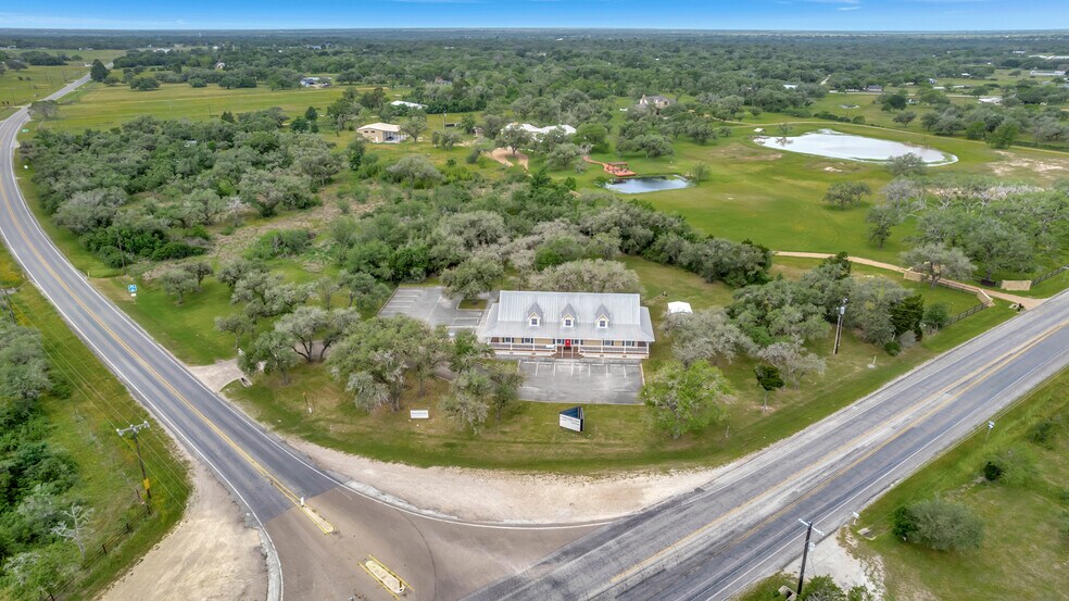 8410 FM 236, Victoria, TX à vendre - Photo du bâtiment - Image 3 de 27