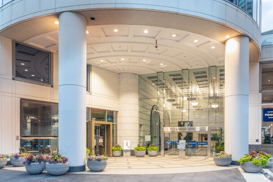 200 Burrard St, Vancouver, BC à louer - Photo du bâtiment - Image 2 de 8