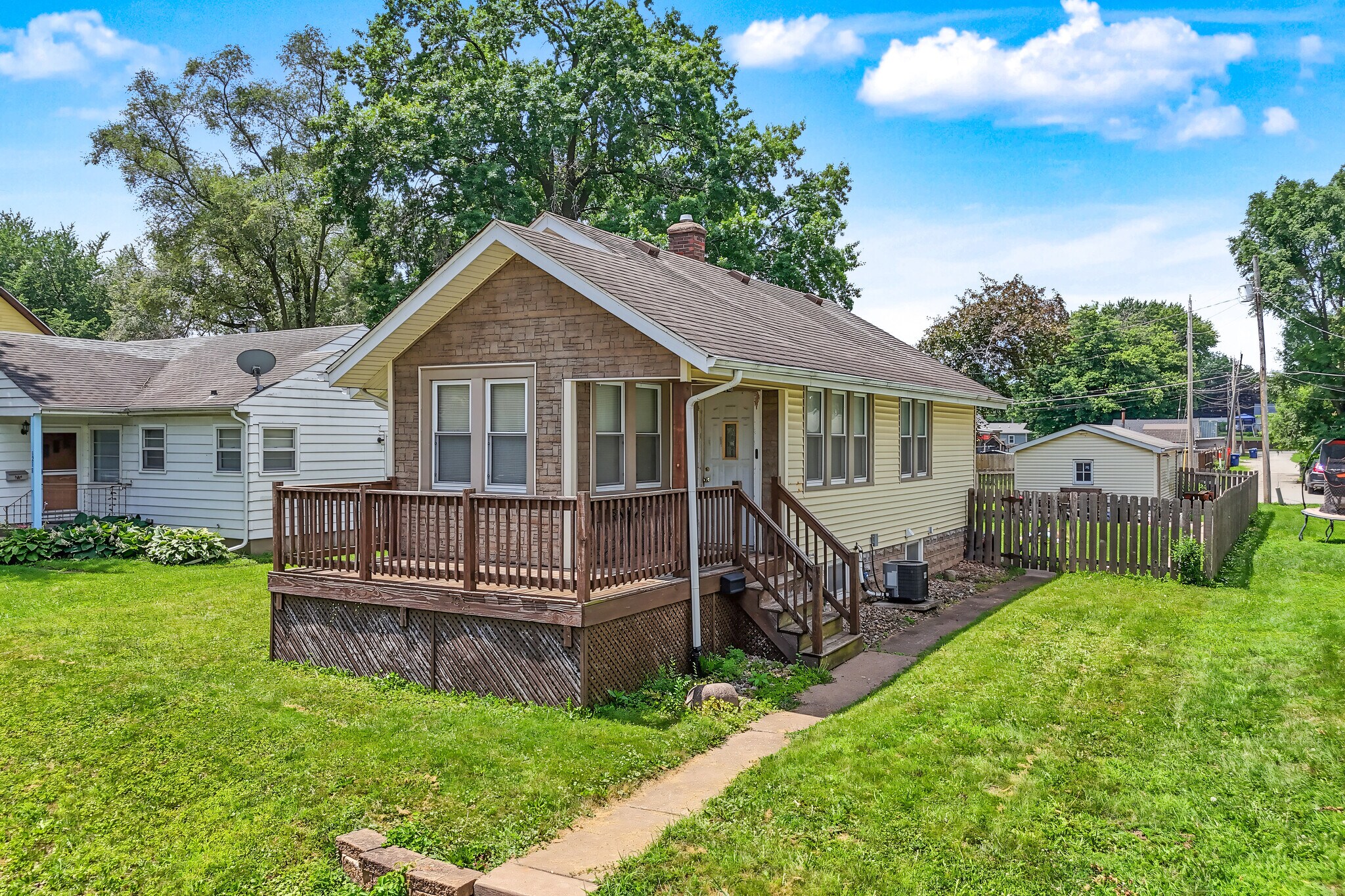 1214 S Nevada Ave, Davenport, IA for sale Primary Photo- Image 1 of 2