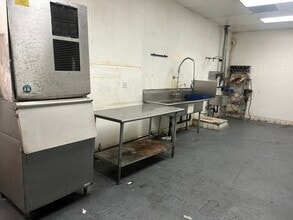 8032 Limonite Ave, Riverside, CA for lease Interior Photo- Image 2 of 4