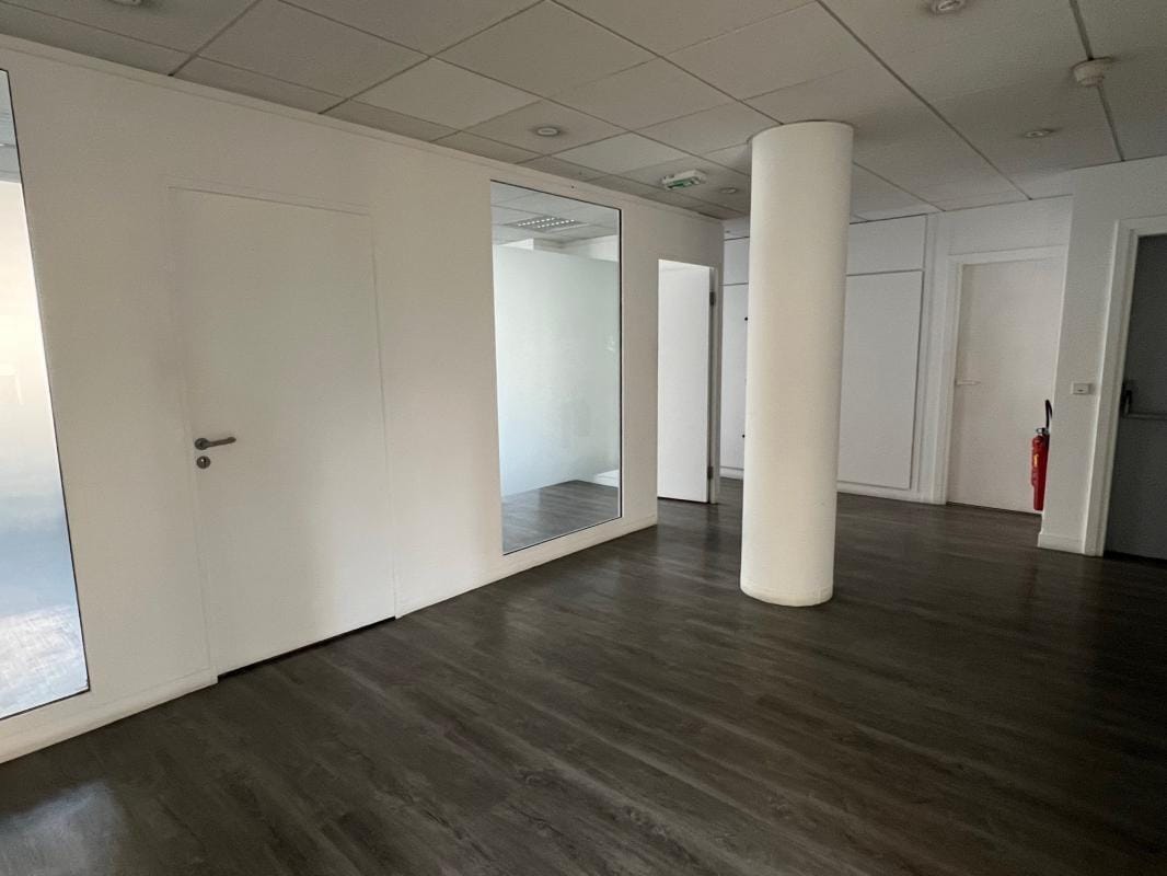 92 Rue Edouard Vaillant, Levallois-Perret for lease Interior Photo- Image 1 of 4
