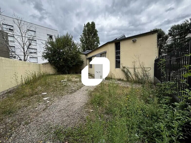 Office in Évry-Courcouronnes for sale - Building Photo - Image 2 of 12